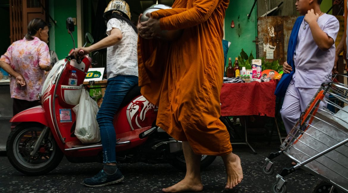 Explore Trok Mor Morning Market: A Vibrant Bangkok Morning Market Experience